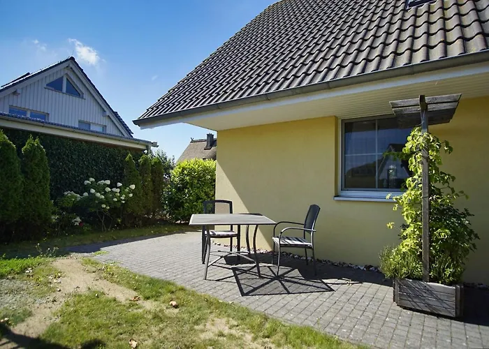 Nah Am Meer, Ruhige Lage, Gratis Nutzung Vom Ahoi Erlebnisbad Und Sauna In Sellin - Haus Inselblick 02