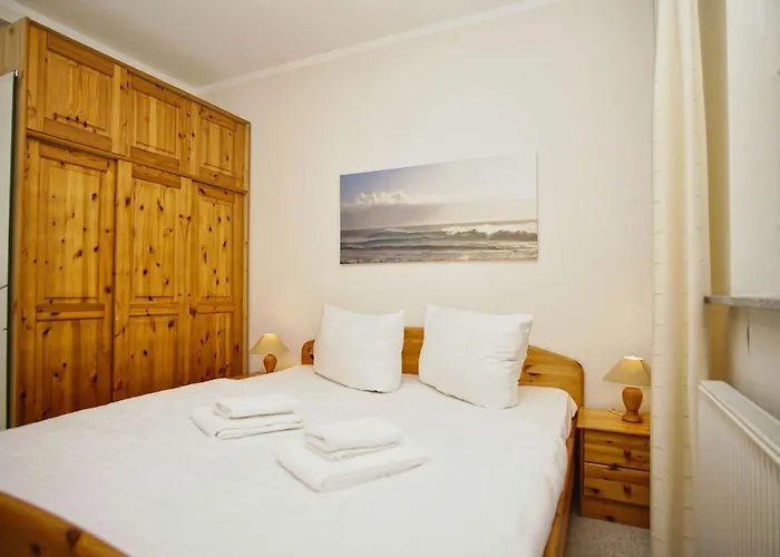 Nah Am Meer, Ruhige Lage, Gratis Nutzung Vom Ahoi Erlebnisbad Und Sauna In Sellin - Haus Inselblick 02